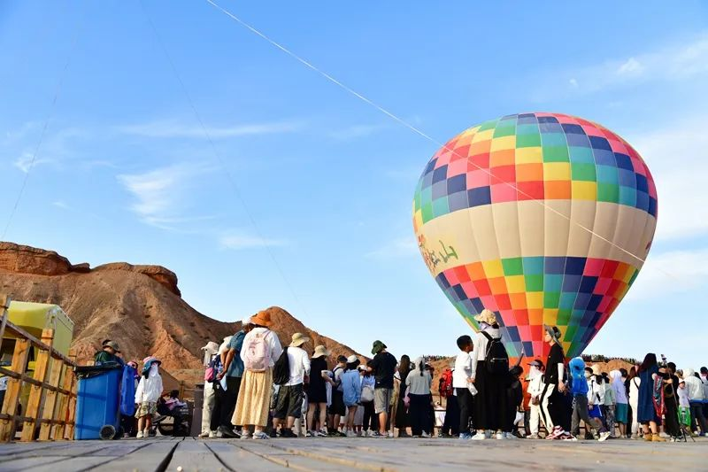 张掖丹霞地貌的成因