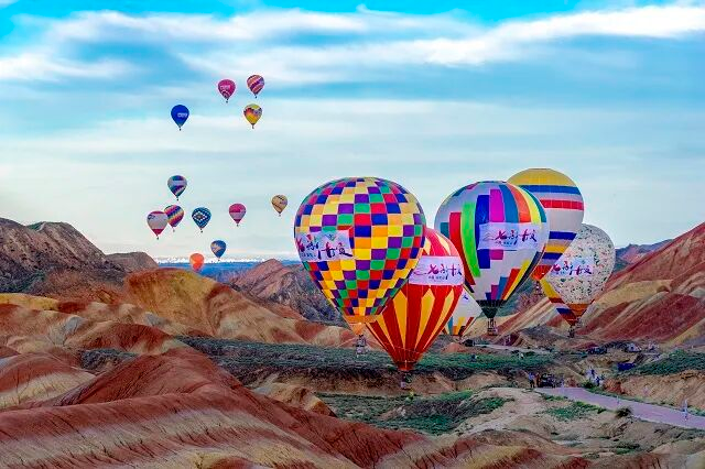 张掖丹霞地貌的成因