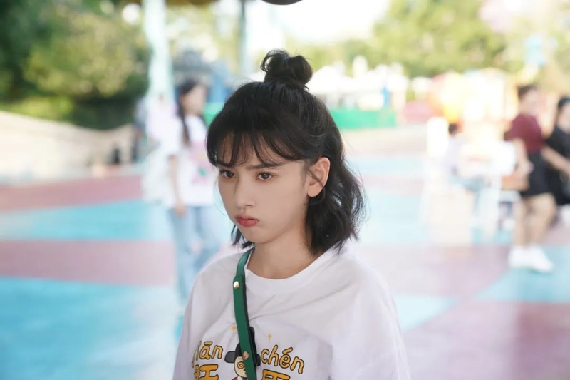 中分发型扎法步骤简单