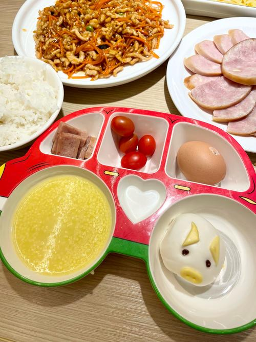 托起孩子们的“幸福餐盘”