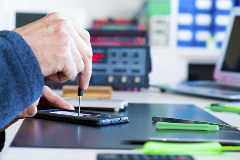 Computer master chip maintenance tool