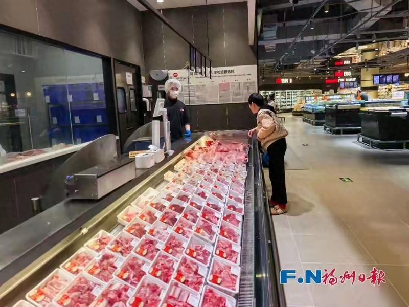 猪价崩穿5元！每头亏500，七成养殖户破产：谁来救养猪人？