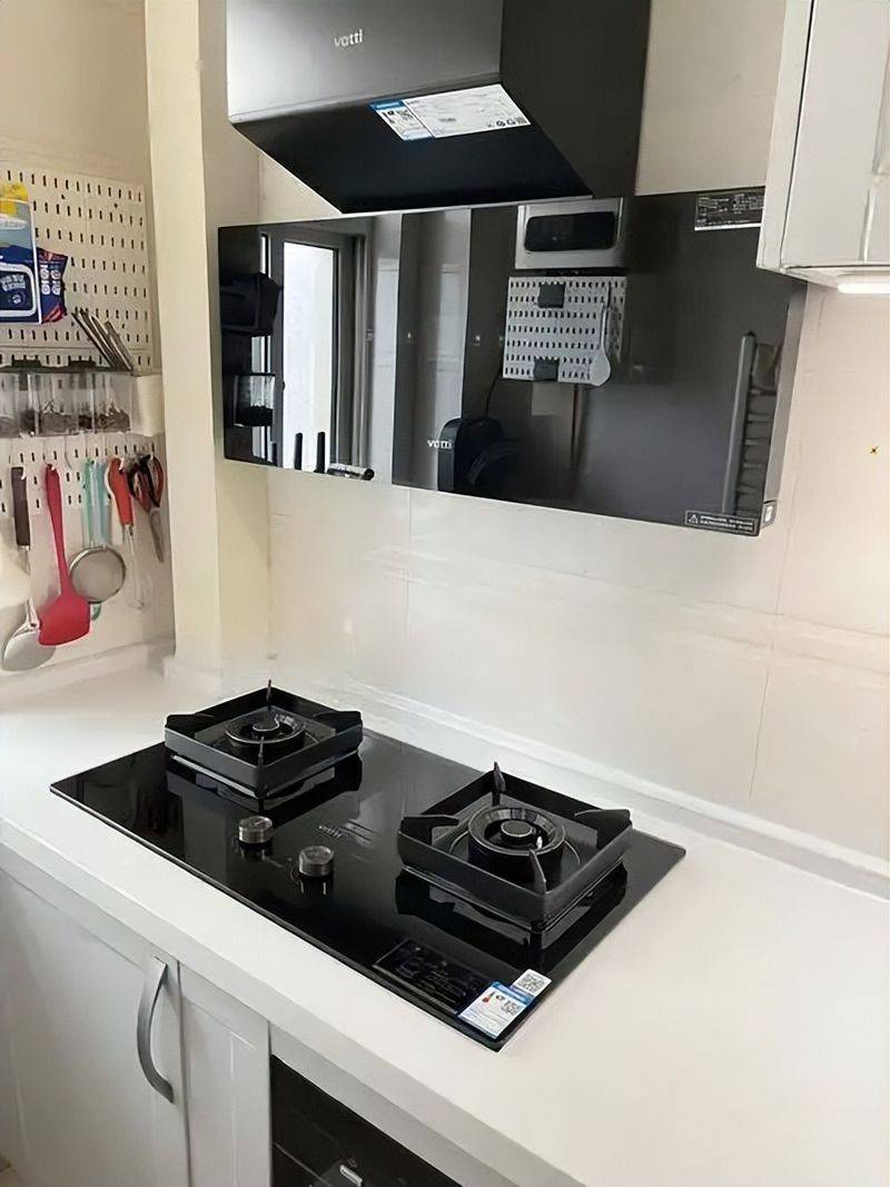 Pretty gas stove maintenance line