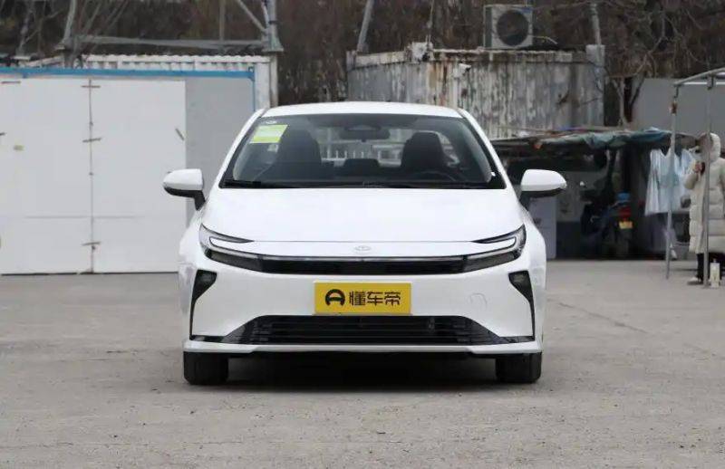 Carola, double-engine car cost