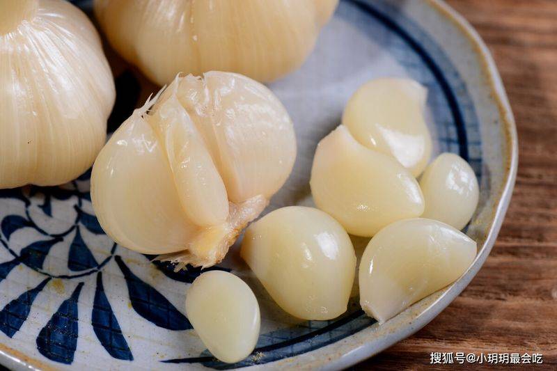 Northeast garlic pickles