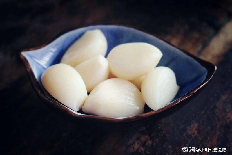 Northeast garlic pickles