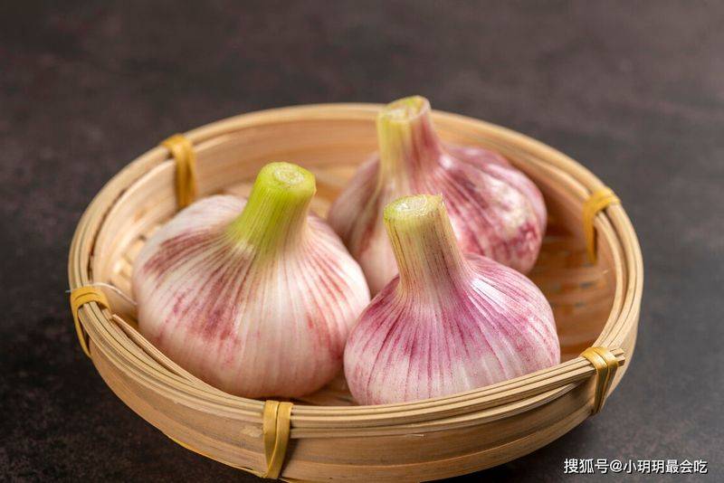 Northeast garlic pickles