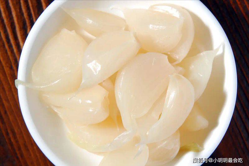 Northeast garlic pickles