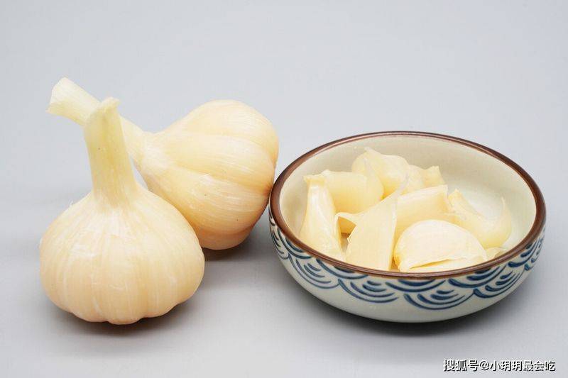 Northeast garlic pickles