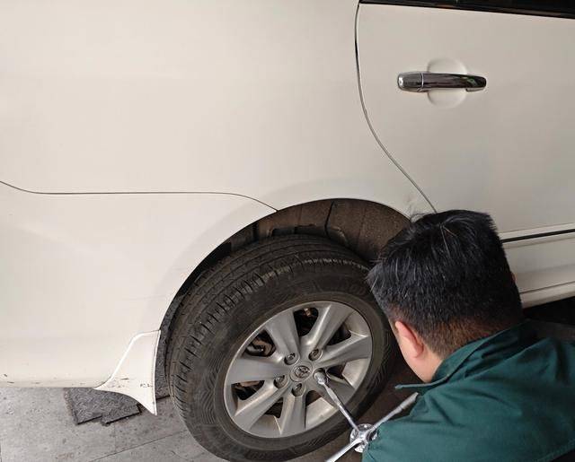 Carola, double-engine car cost