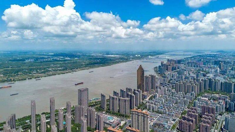 At the end of the two meetings, the price of the house is a problem