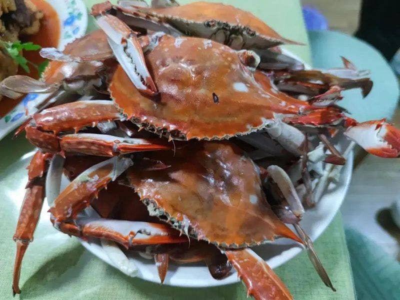 Is it expensive to have a box with crabs