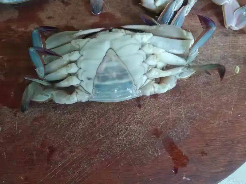 Is it expensive to have a box with crabs