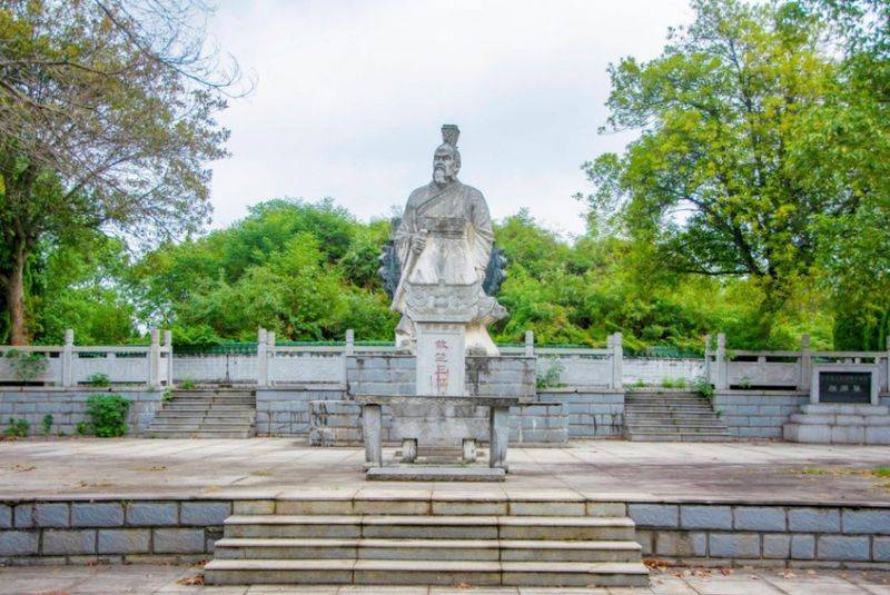 How much does it cost to get to whitewater