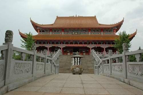 How much does it cost to get to whitewater