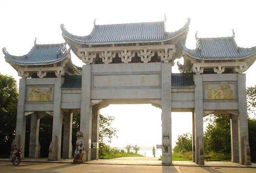 How much does it cost to get to whitewater