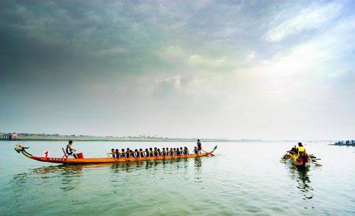 How much does it cost to get to whitewater