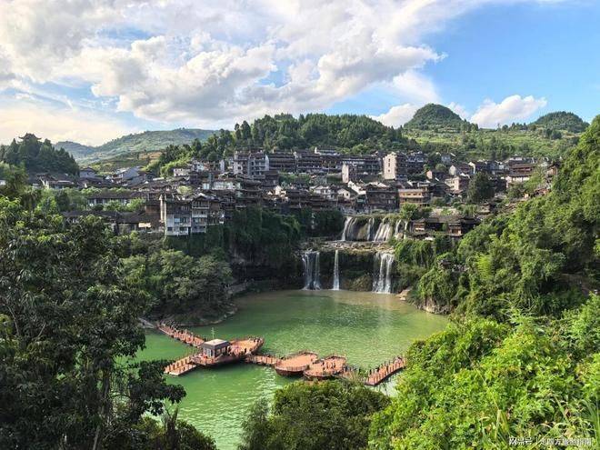 Zhang's sandstone peak forest