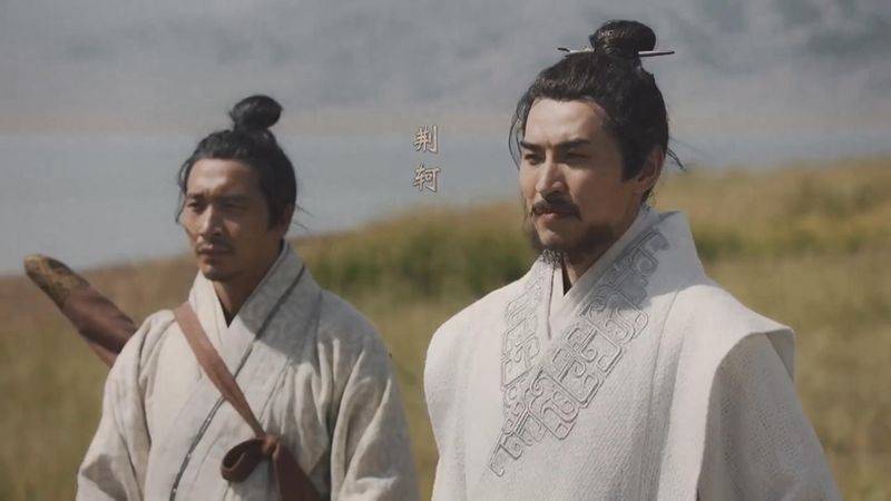 荆轲是战国著名剑客，为何与秦王搏斗被连刺八剑？武艺不如秦王吗