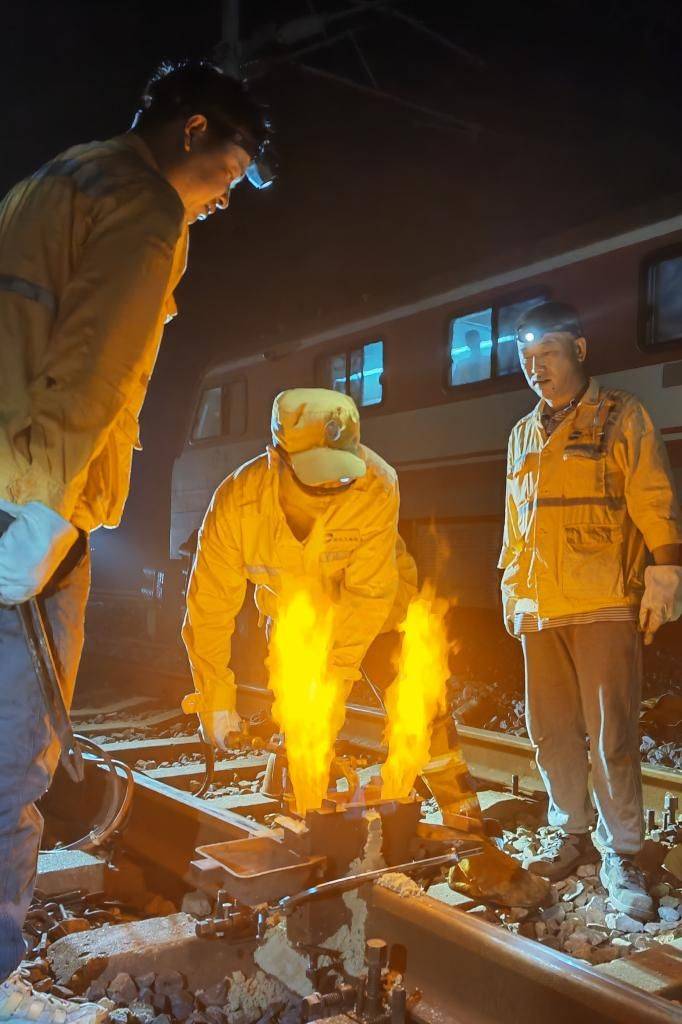 Iron track theoretical weight table and size