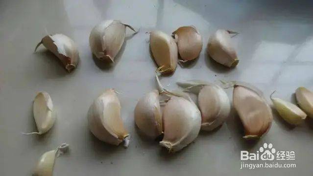 Garlic farming at home