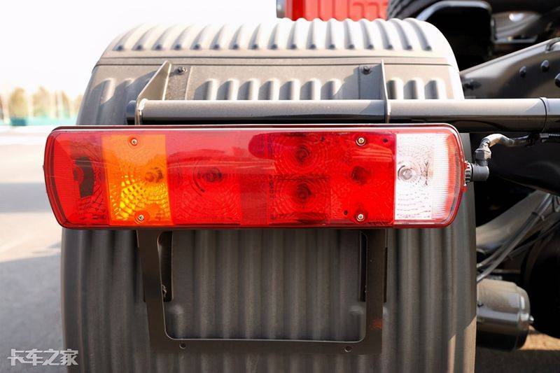 一汽青岛解放报价图片