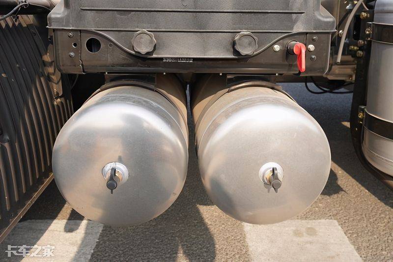 一汽青岛解放报价图片