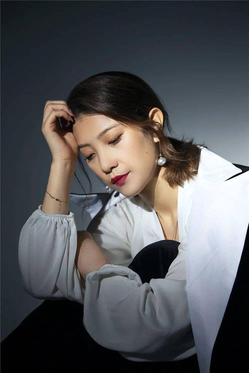 右视觉摄影写真多少钱