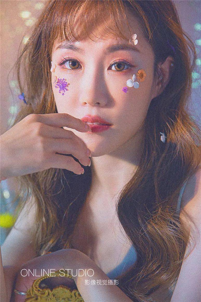 右视觉摄影写真多少钱