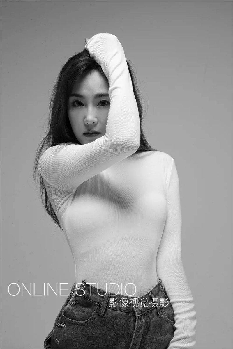 右视觉摄影写真多少钱