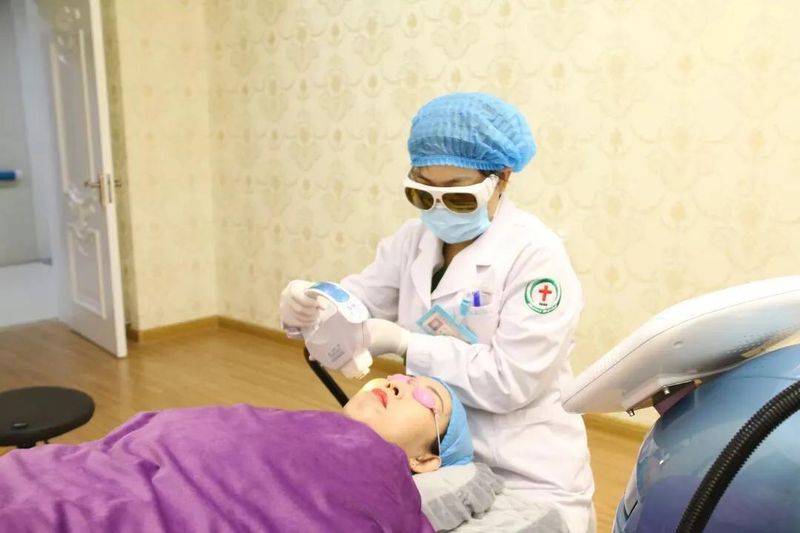 上海缝线双眼皮多少钱