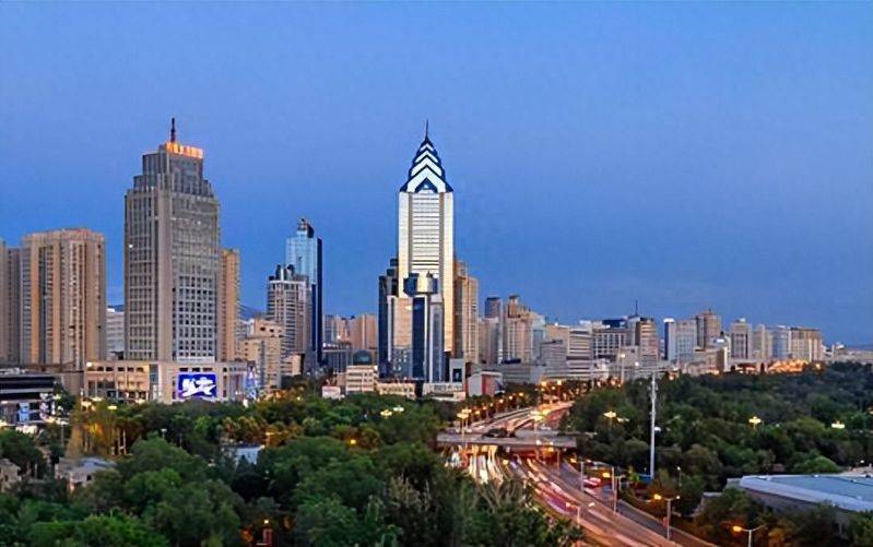 新疆地形地势特点