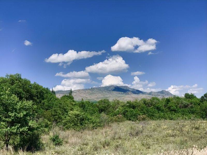 新疆地形地势特点