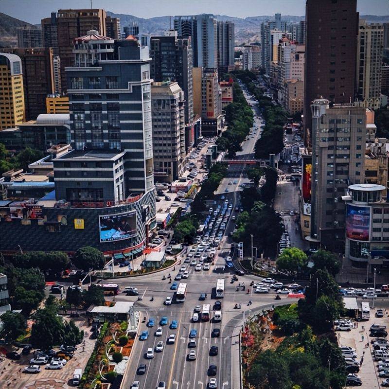 新疆地形地势特点