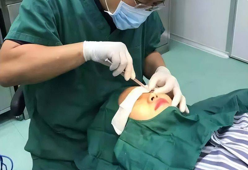 做去眼袋手术多少钱