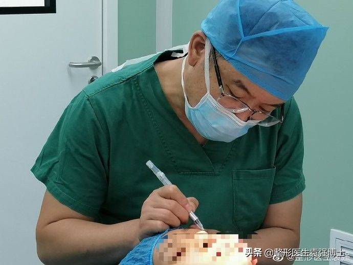 做去眼袋手术多少钱