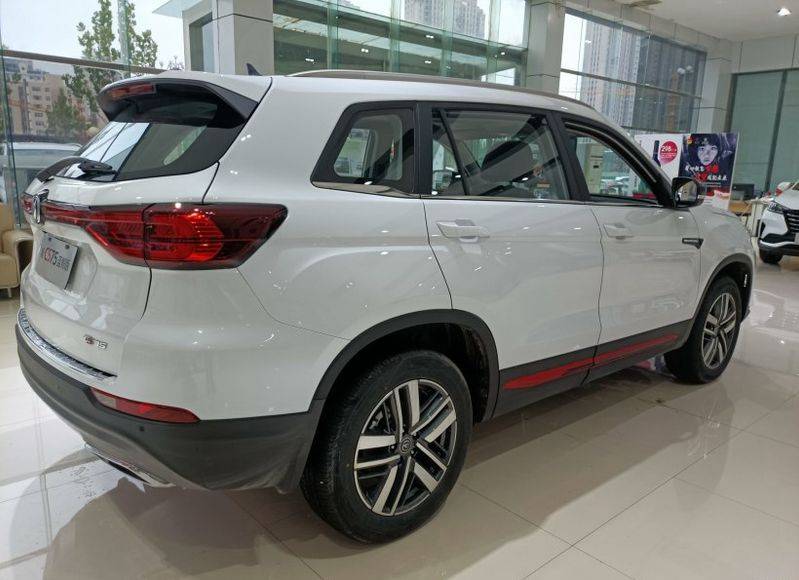 长安cs75前后保险杠多少钱