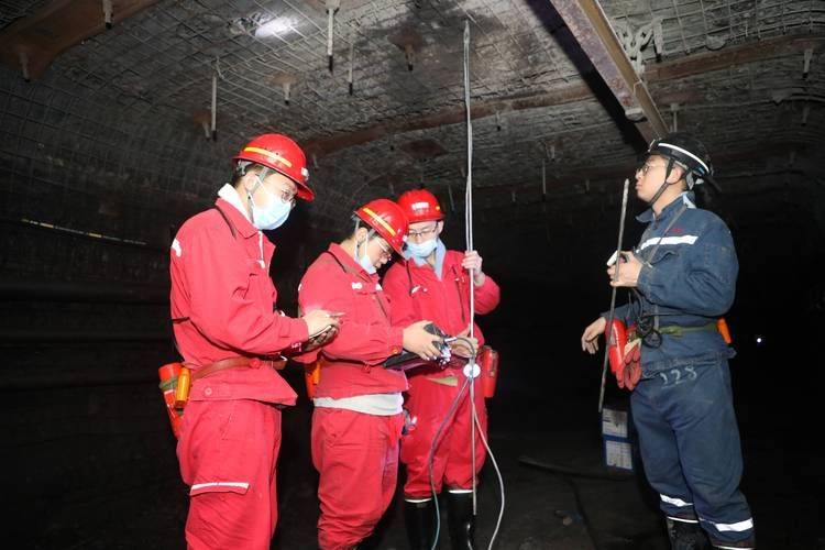 矿山岩爆机理与防治实践