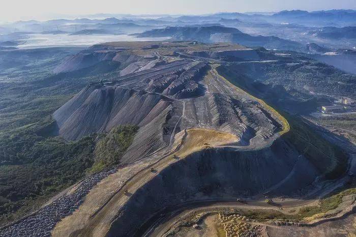 矿山岩爆机理与防治实践