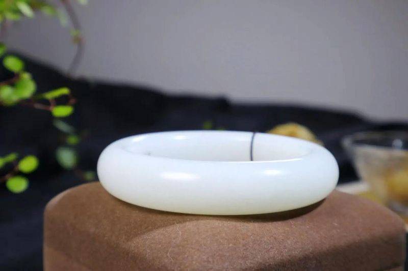 七彩云南翡翠手镯价格