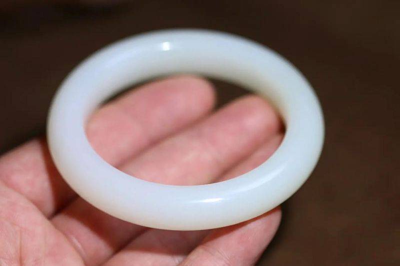 七彩云南翡翠手镯价格