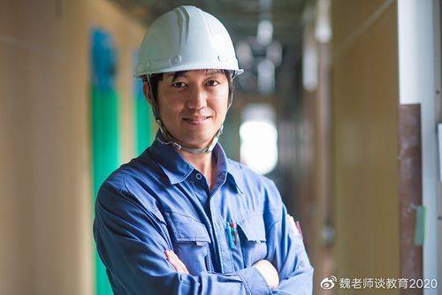 Intellectuals regret staying on the mainland