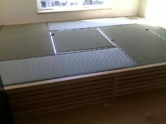 Pictures of maintenance of the rice elevator line