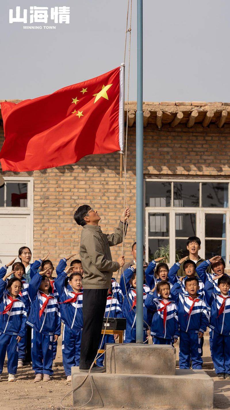 Zhao xinmei, a young man of knowledge, went up the hill and did it