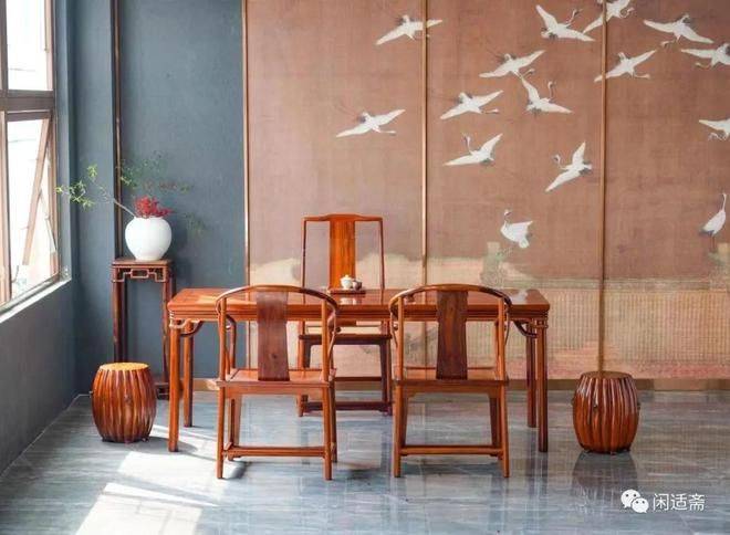 Clear furniture characteristics