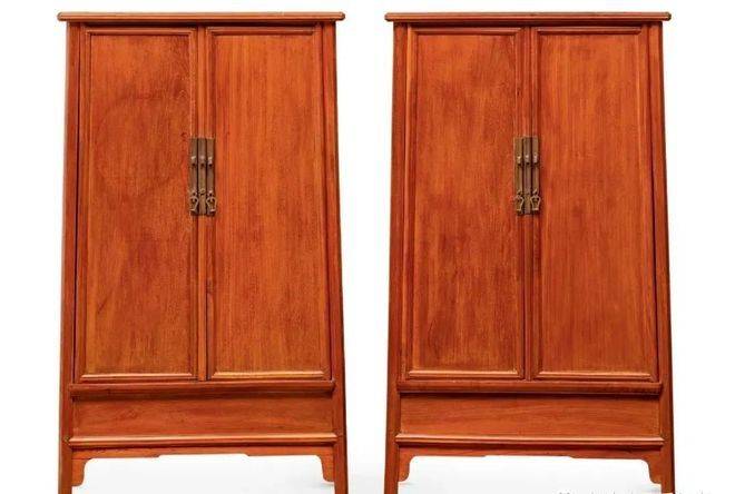 Clear furniture characteristics