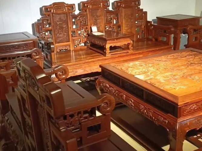 Clear furniture characteristics