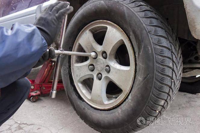 Small vehicle maintenance tools