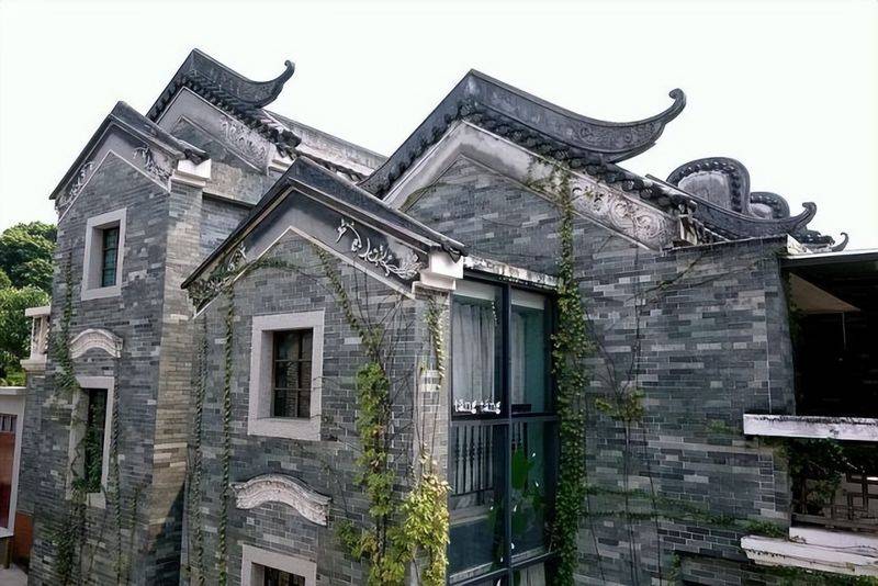 Building features on horseback