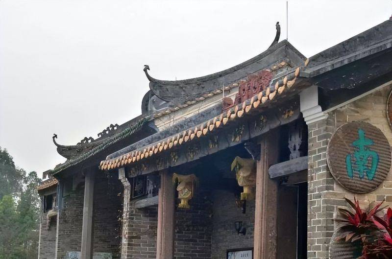 Building features on horseback
